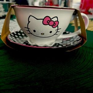 NEW - Hello Kitty 12oz tea cup and saucer